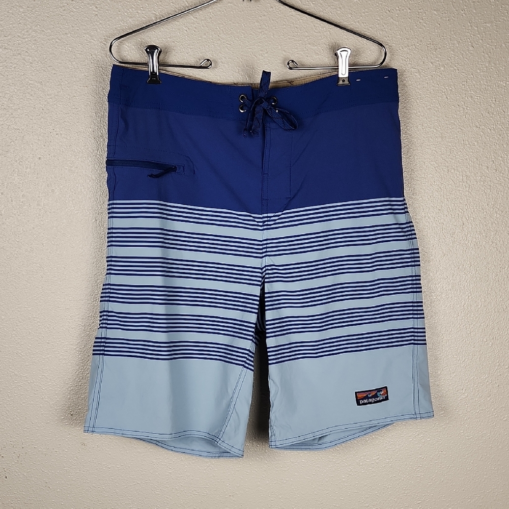 Patagonia Shorts Men's Size 34 Wavefarer Stretch Boardshort Striped Blue